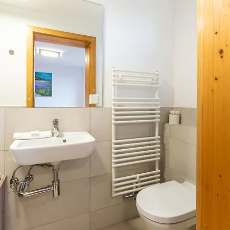 Haus Am Prerowstrom بيت للعطل *